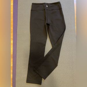 Lululemon size 4 yoga pants